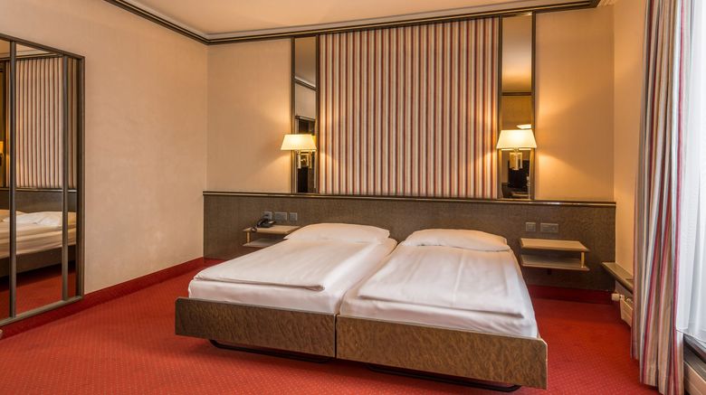 <b>Hotel Monopol Lucerne Room</b>. Images powered by <a href="https://www.leonardoworldwide.com/" title="Leonardo Worldwide" target="_blank">Leonardo</a>.