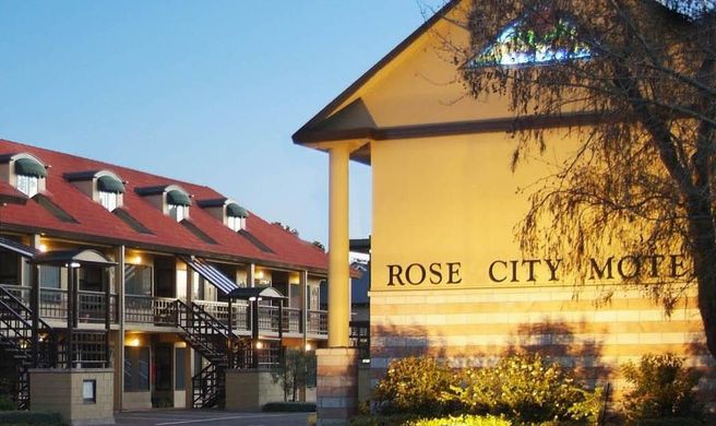 Rose City Motel Exterior