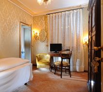 Hotel Flora Room