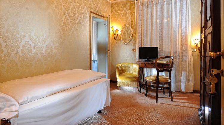 Hotel Flora Room