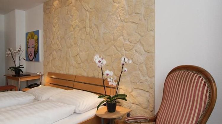 Roter Turm/Tour Rouge Hotel Room