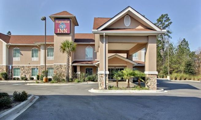 Magnolia Inn & Suites Exterior
