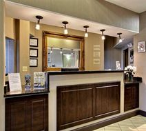 Magnolia Inn & Suites Lobby