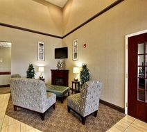 Magnolia Inn & Suites Lobby