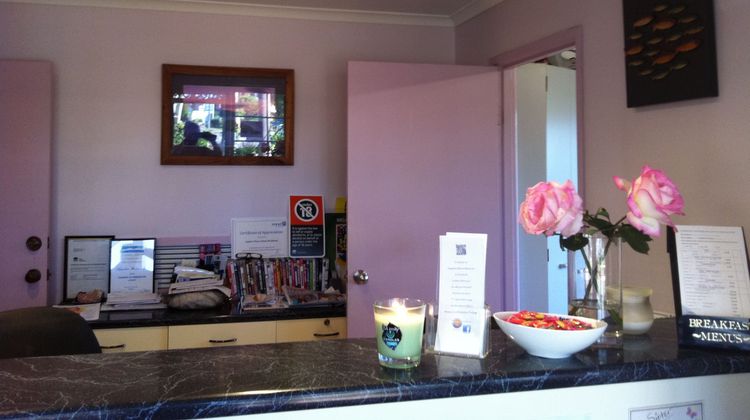 Sapphire Waters Motor Inn Lobby