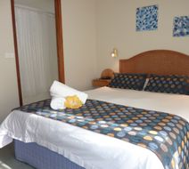 Sapphire Waters Motor Inn Room