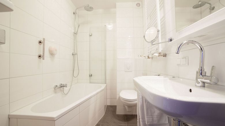 <b>Hotel Dordrecht Room</b>. Images powered by <a href="https://www.leonardoworldwide.com/" title="Leonardo Worldwide" target="_blank">Leonardo</a>.