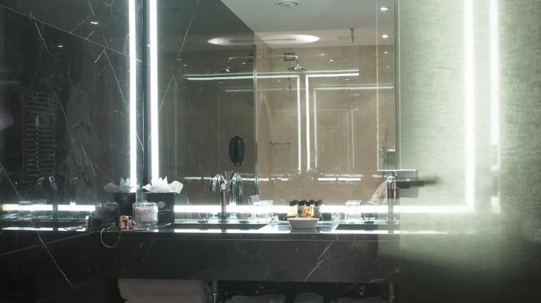 <b>Carlton Hotel Milan Room</b>. Images powered by <a href="https://leonardo.com/" title="Leonardo Worldwide" target="_blank">Leonardo</a>.