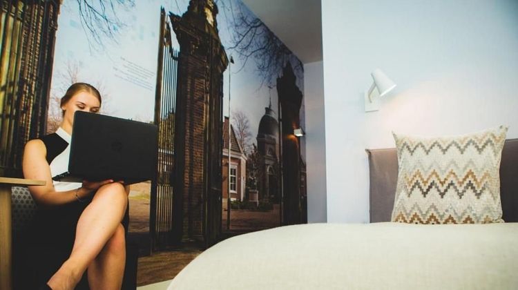 Mozaic Hotel Room