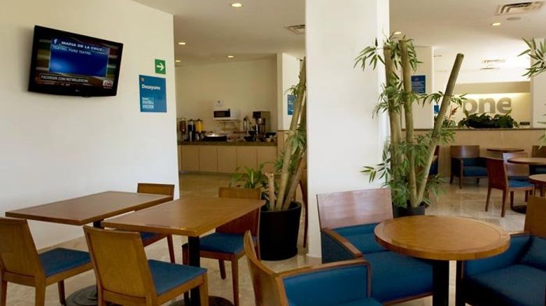 <b>One San Luis Potosi Glorieta Juarez Restaurant</b>. Images powered by <a href="https://www.leonardoworldwide.com/" title="Leonardo Worldwide" target="_blank">Leonardo</a>.