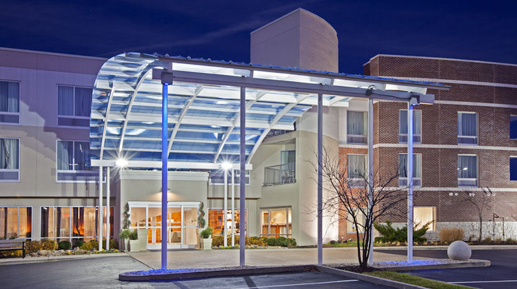 Holiday Inn Express Fishers Exterior