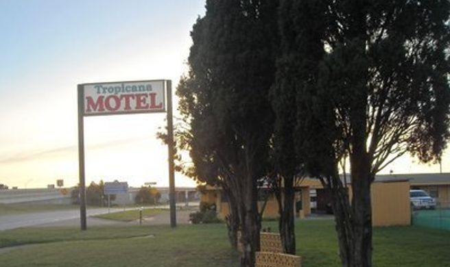 Tropicana Motel-Bastrop Exterior