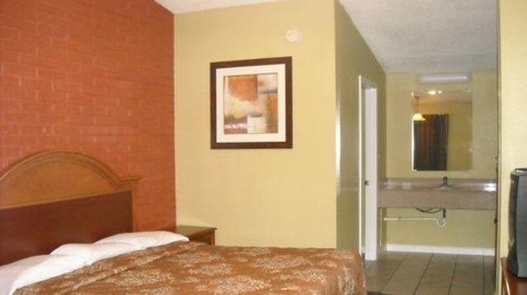 Tropicana Motel-Bastrop Room