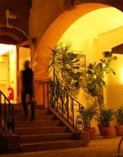 Sunlight House Hotel