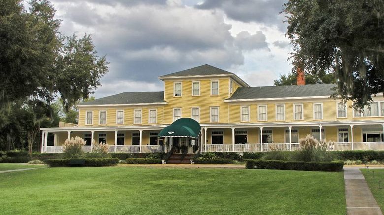 <b>The Lakeside Inn Exterior</b>. Images powered by <a href="https://www.leonardoworldwide.com/" title="Leonardo Worldwide" target="_blank">Leonardo</a>.
