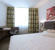 Central Hotel Eschborn Room