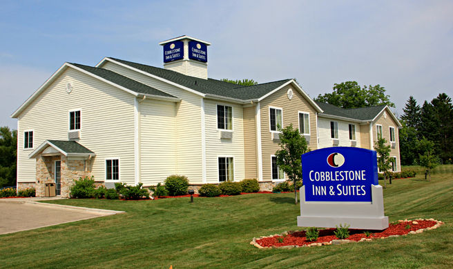 Cobblestone Inn & Suites Exterior