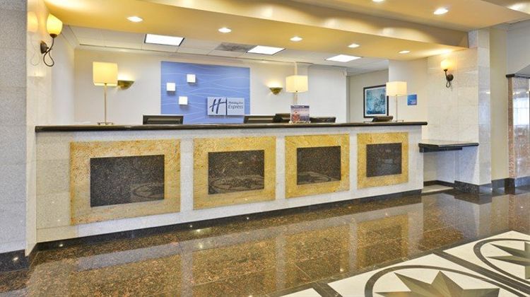 Holiday Inn Express & Sts Tacoma South Lobby