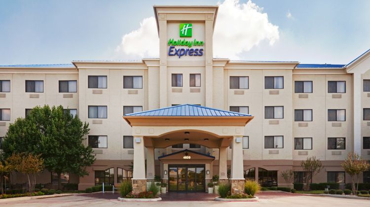 Holiday Inn Express Hotel & Suites SW Exterior