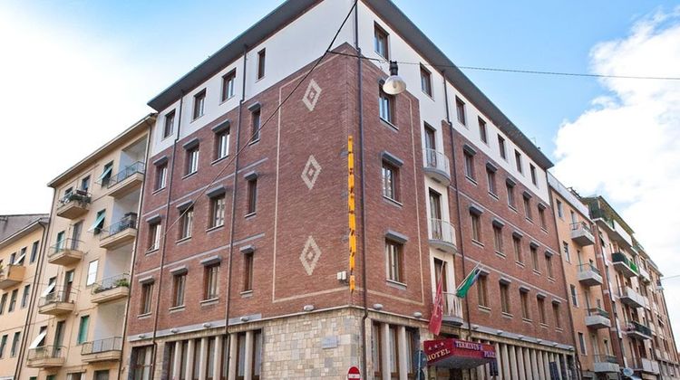 Terminus & Plaza Hotel Exterior