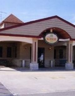 Red Shoes RV Park & Chalets