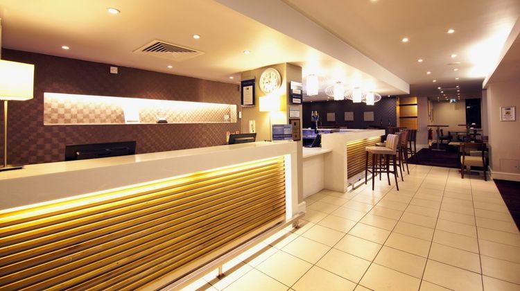 Holiday Inn Express Croydon Lobby