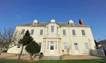 Moonfleet Manor Hotel