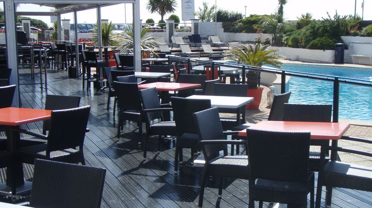 Cumberland Hotel Pool