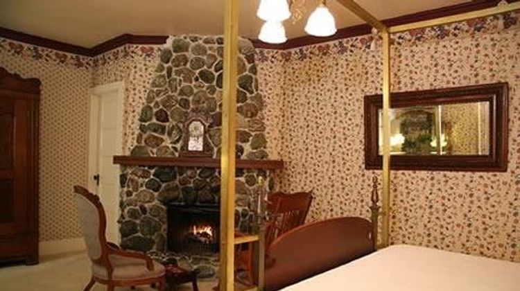 Martine Inn Suite