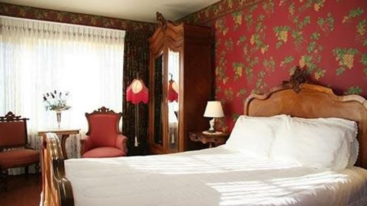 Martine Inn Room