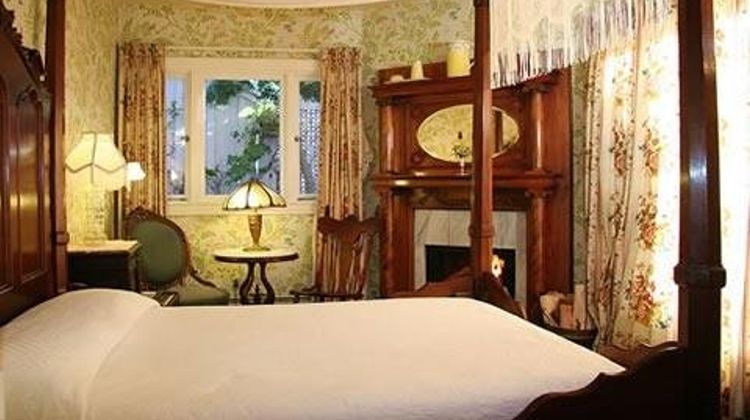 Martine Inn Room