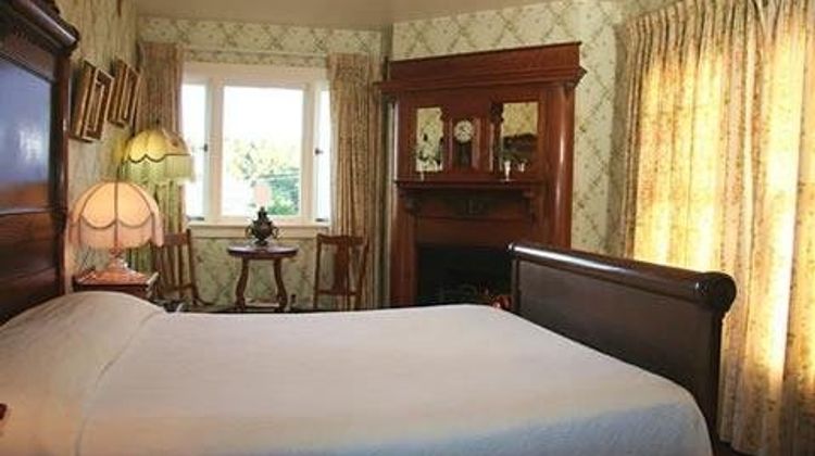 Martine Inn Suite