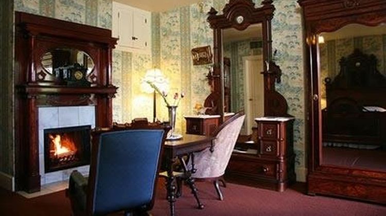 Martine Inn Suite