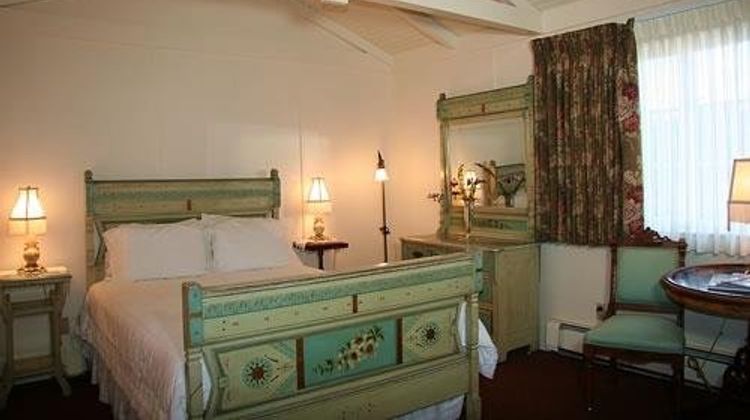 Martine Inn Suite