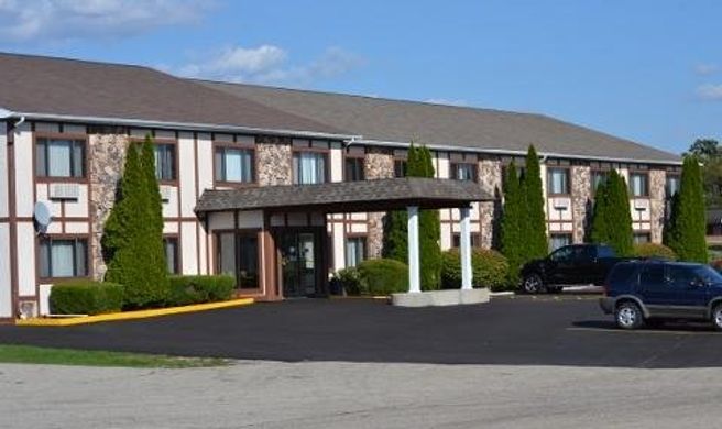 Sky Lodge Inn & Suites Exterior