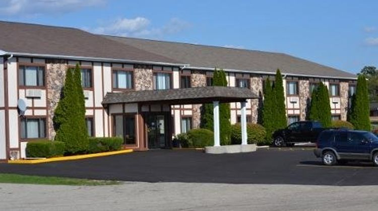 Sky Lodge Inn & Suites Exterior