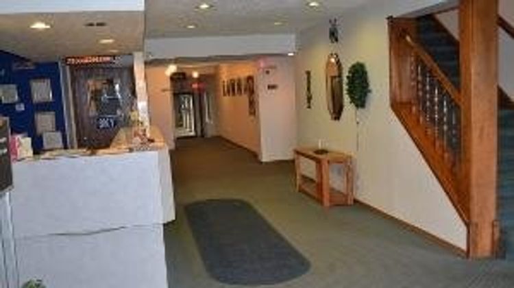 Sky Lodge Inn & Suites Lobby