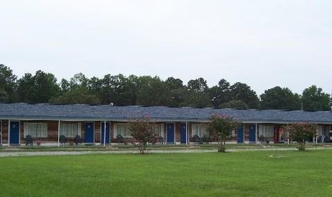 Four Oaks Lodging & RV Resort Exterior