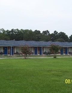 Four Oaks Lodging & RV Resort