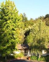 Humboldt Redwoods Inn