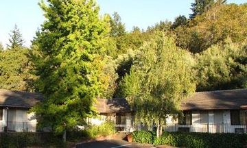 Humboldt Redwoods Inn