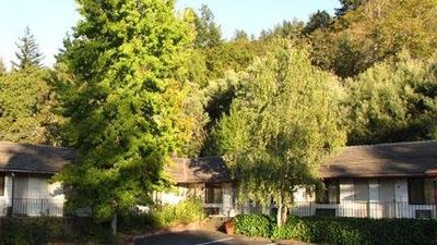 Humboldt Redwoods Inn