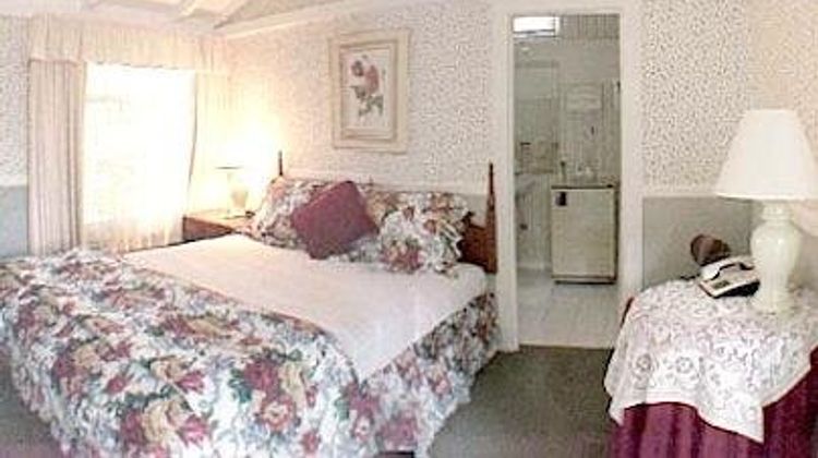 Green Lantern Inn Room