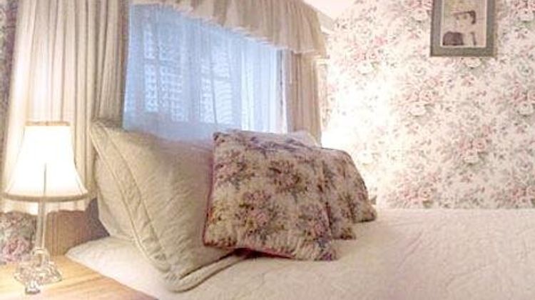 Green Lantern Inn Suite