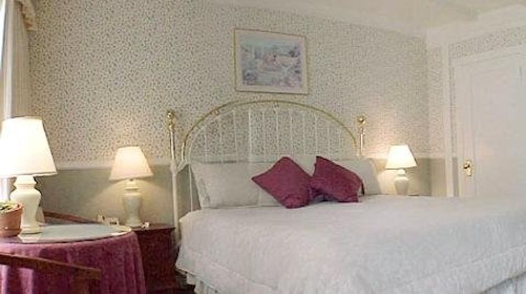 Green Lantern Inn Suite