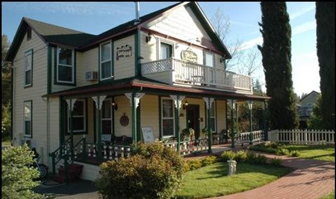 The All Seasons Groveland Inn Exterior