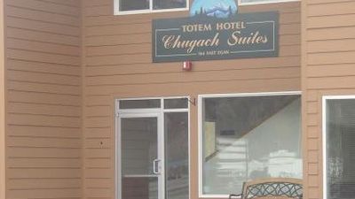 Totem Hotel & Suites