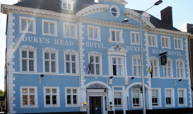 Dukes Head Hotel Exterior