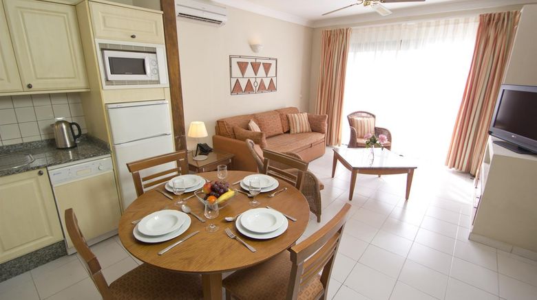 <b>Club Del Carmen Room</b>. Images powered by <a href="https://www.leonardoworldwide.com/" title="Leonardo Worldwide" target="_blank">Leonardo</a>.