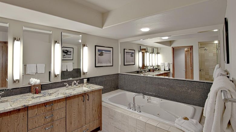 <b>The Pines Lodge, a Rock Resort Suite</b>. Images powered by <a href="https://www.leonardoworldwide.com/" title="Leonardo Worldwide" target="_blank">Leonardo</a>.